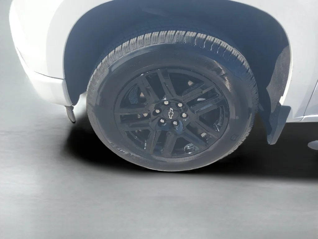 Used 2024 Summit White Chevrolet RST image 18