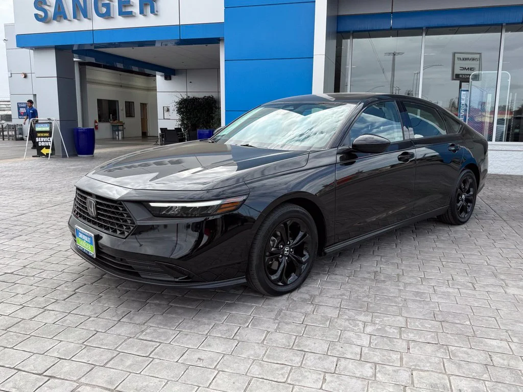 Used 2025 Black Honda SE image 3