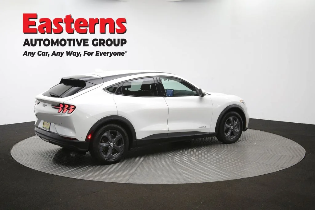 Used 2021 White Ford Select image 44