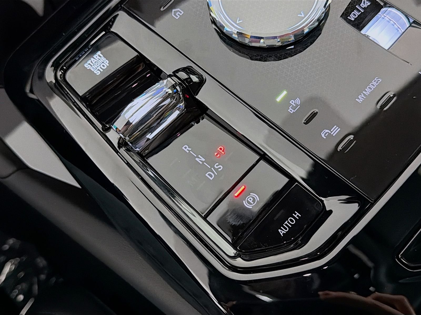 New 2027 Black Sapphire Metallic BMW 550e xDrive image 17