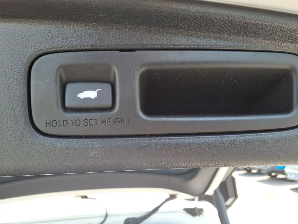 Used 2024 White Honda EX-L image 24