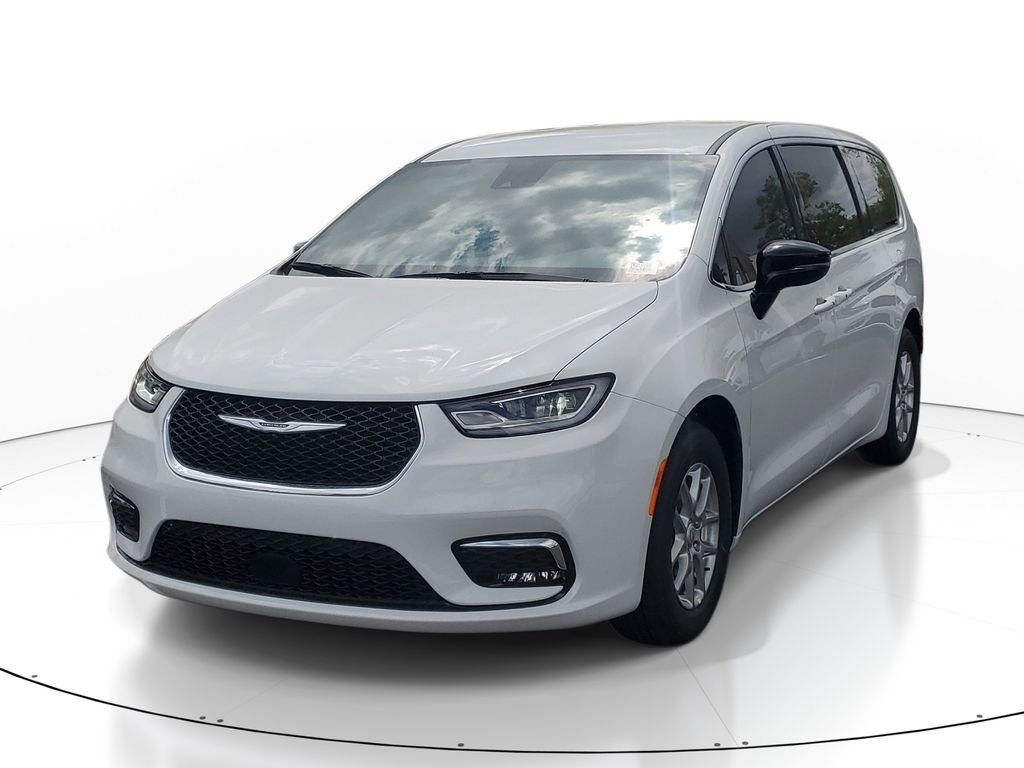 2026 Chrysler Pacifica Select's photo