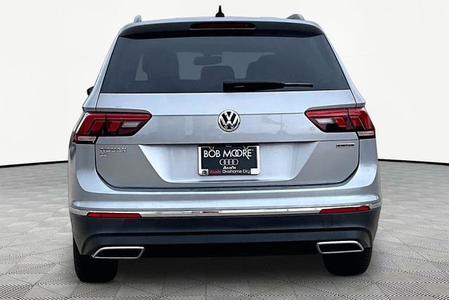 Used 2021 Silver Volkswagen 2.0T SEL image 4