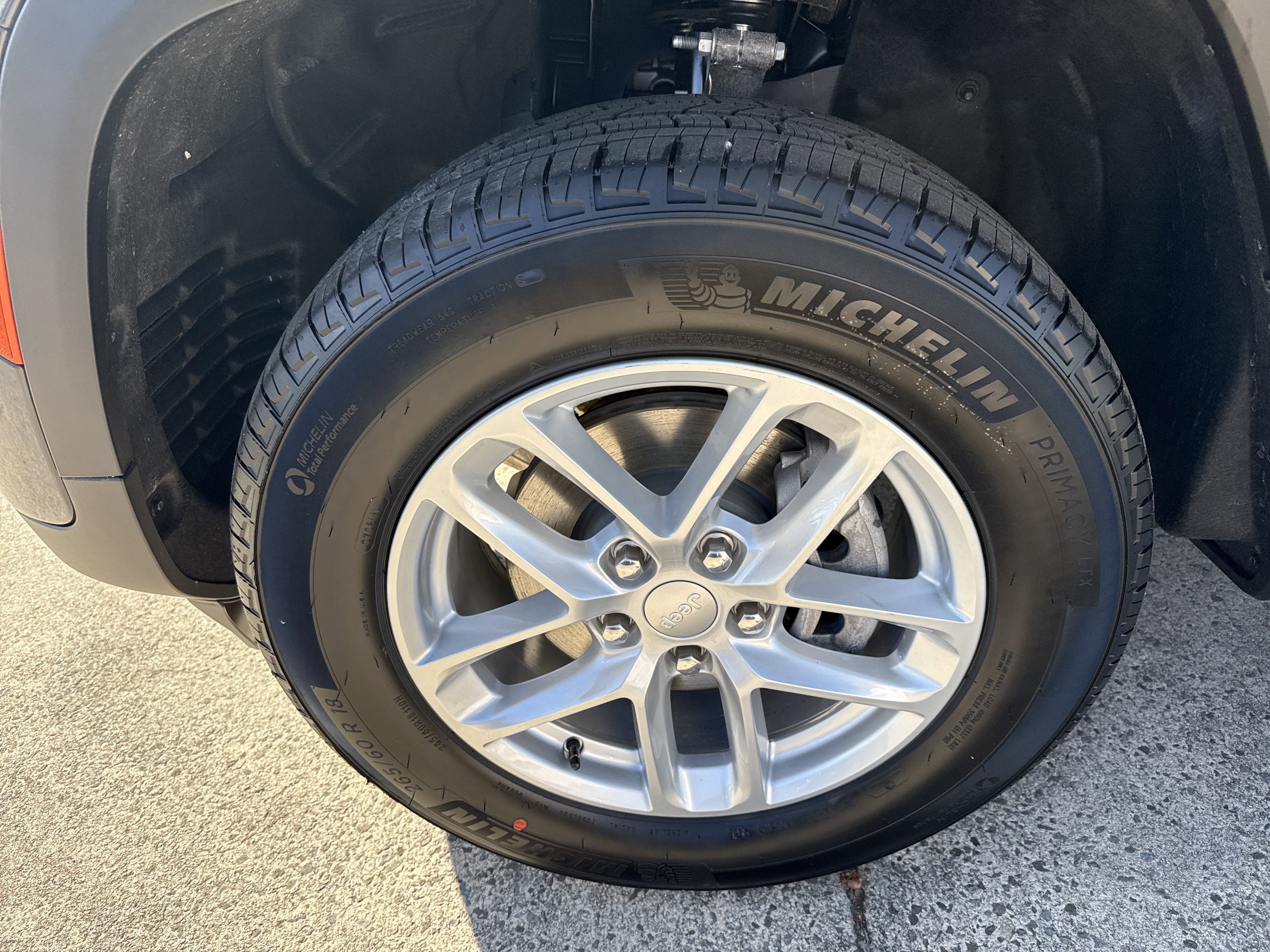 New 2025 Baltic Gray Metallic Clearcoat Jeep Laredo image 11