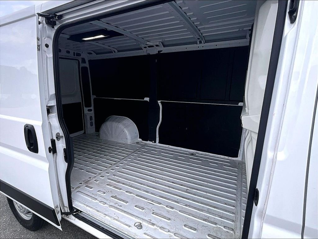 Used 2025 White Ram Base image 16