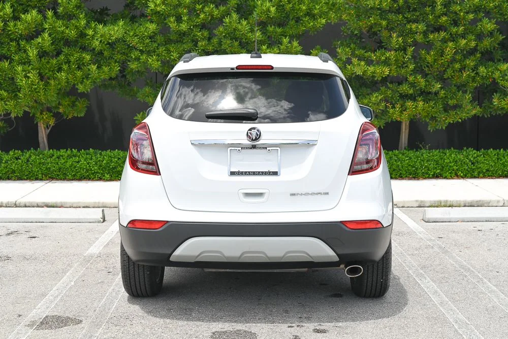 Used 2022 White Buick Preferred image 5