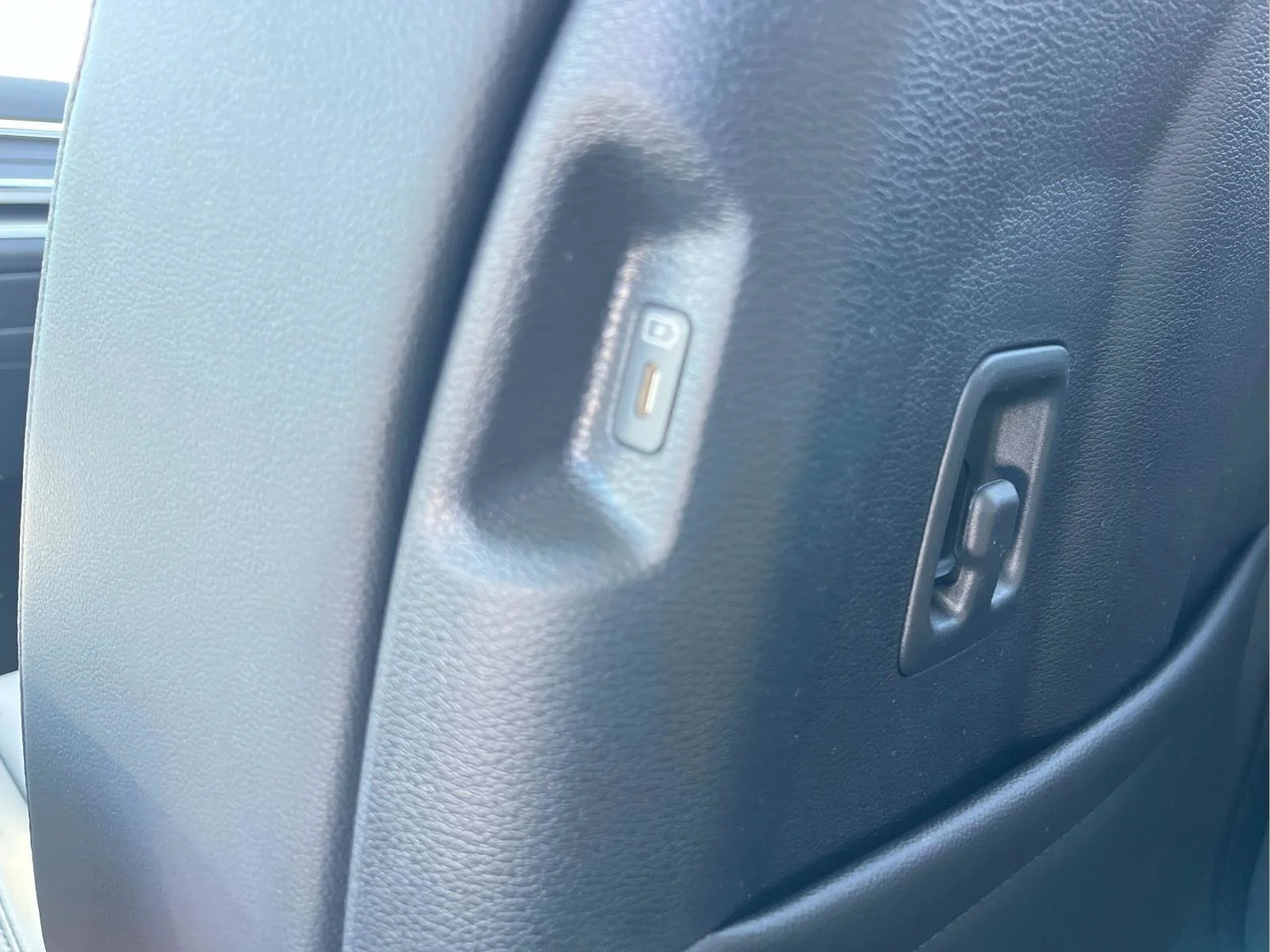 2025 Kia Sportage EX Hybrid - Photo 14