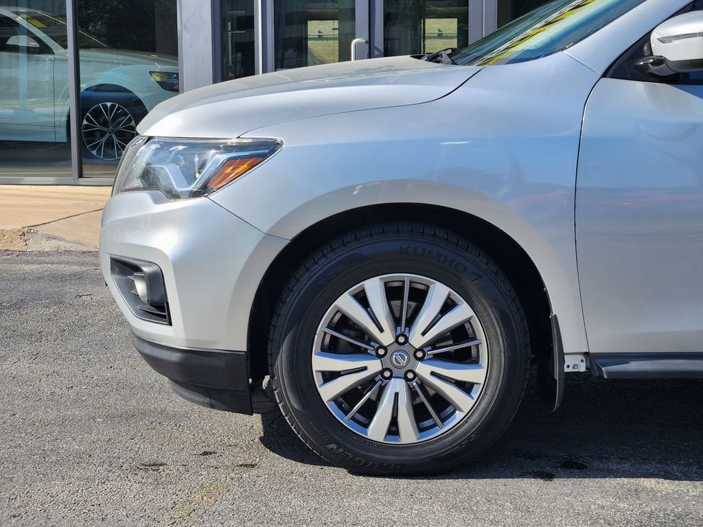 Used 2020 Silver Nissan S image 9
