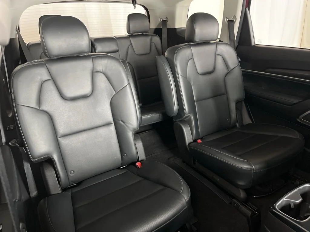 Used 2023 Red Kia S image 36