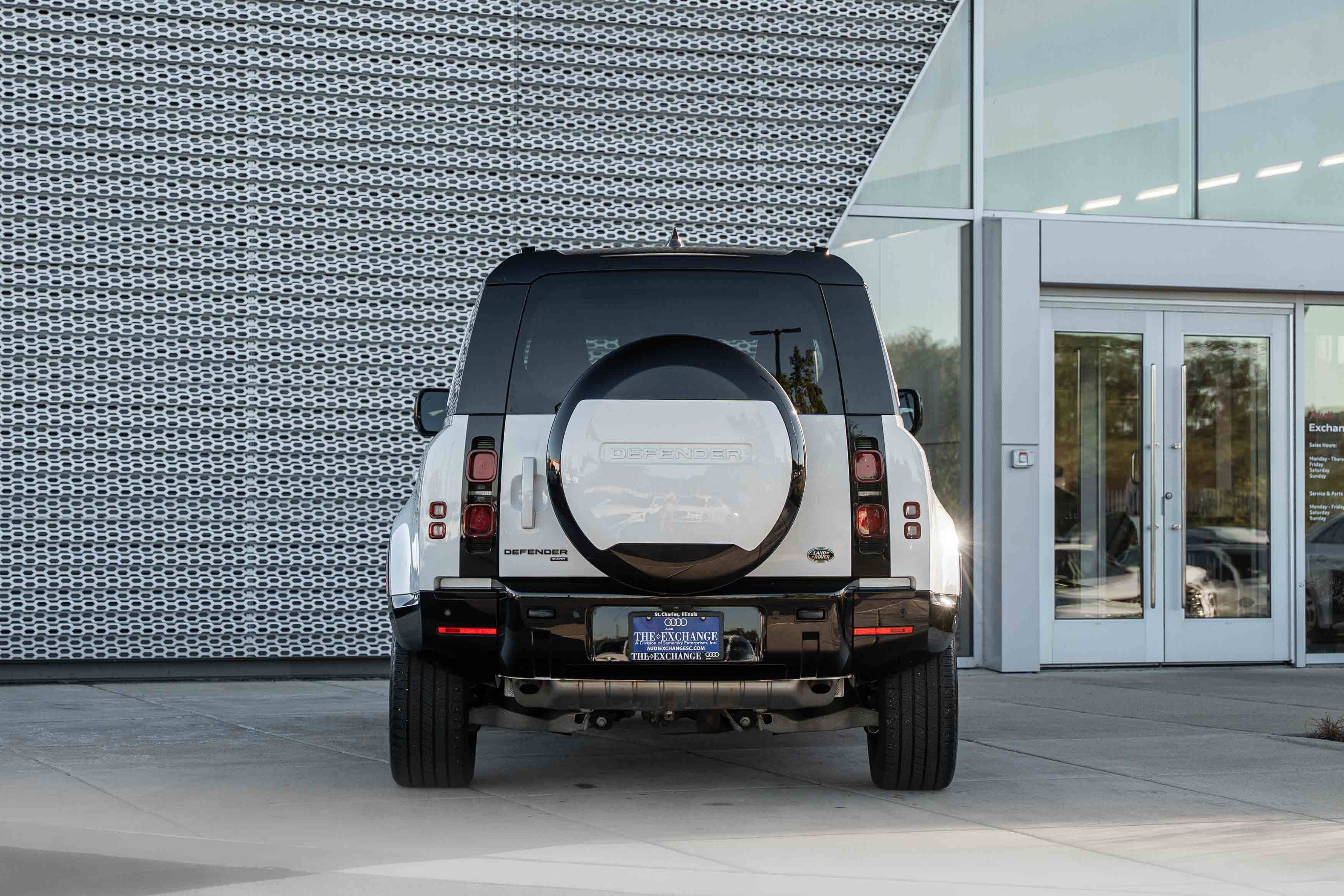 Used 2023 Fuji White Land Rover X-Dynamic SE image 27