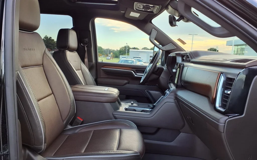 Used 2025 Black GMC Denali image 17
