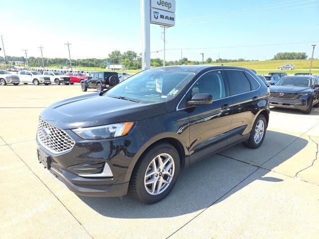 Used 2024 Agate Black Metallic Ford SEL image 3