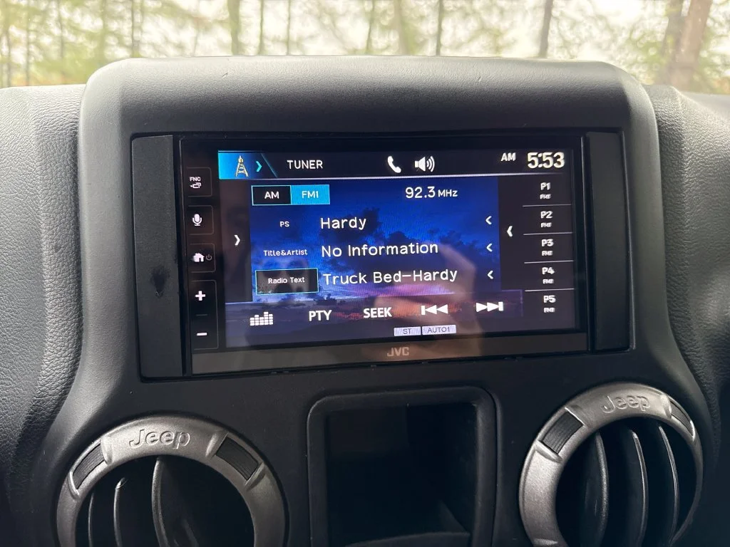 Used 2018 Silver Jeep Unlimited Sport image 16