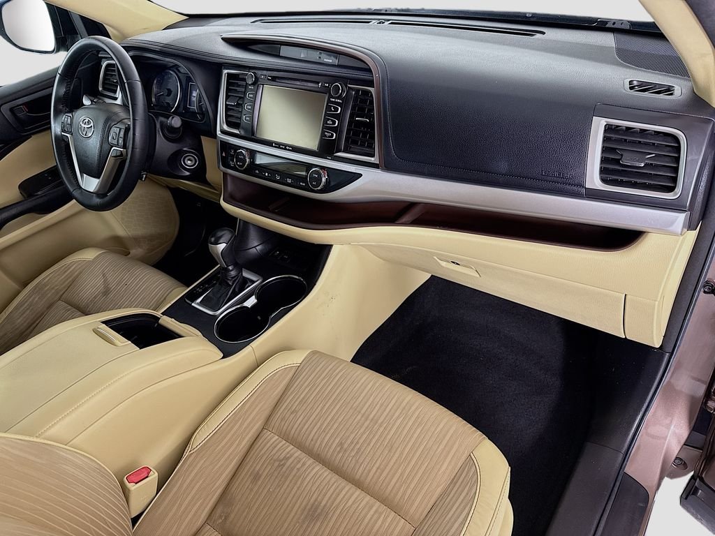 Used 2018 Walnut Toyota LE Plus image 17