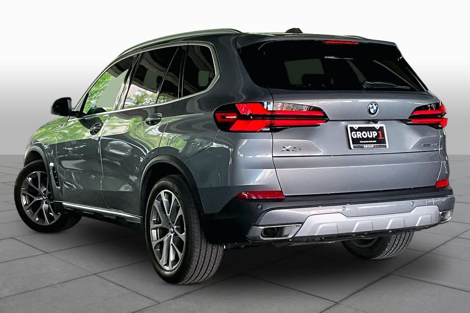 Used 2026 Skyscraper Grey Metallic BMW sDrive40i image 11