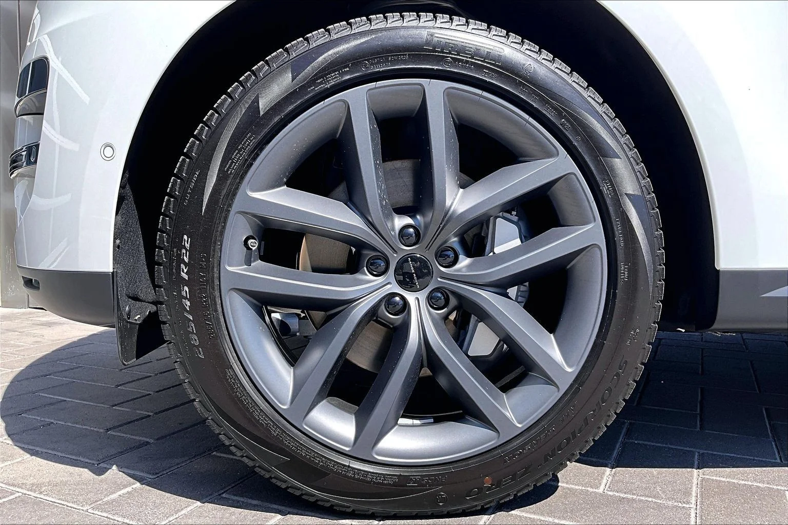 New 2026 Fuji White Land Rover SE image 12