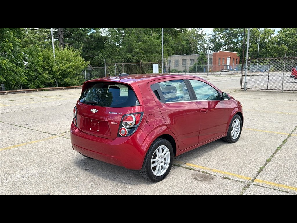 Used 2016 CRYSTAL RED TINTCOAT Chevrolet LT image 5