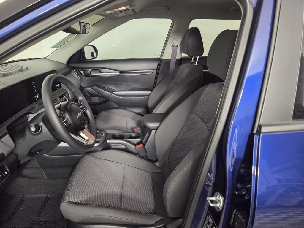 Used 2025 Dark Ocean Blue Kia LX image 10