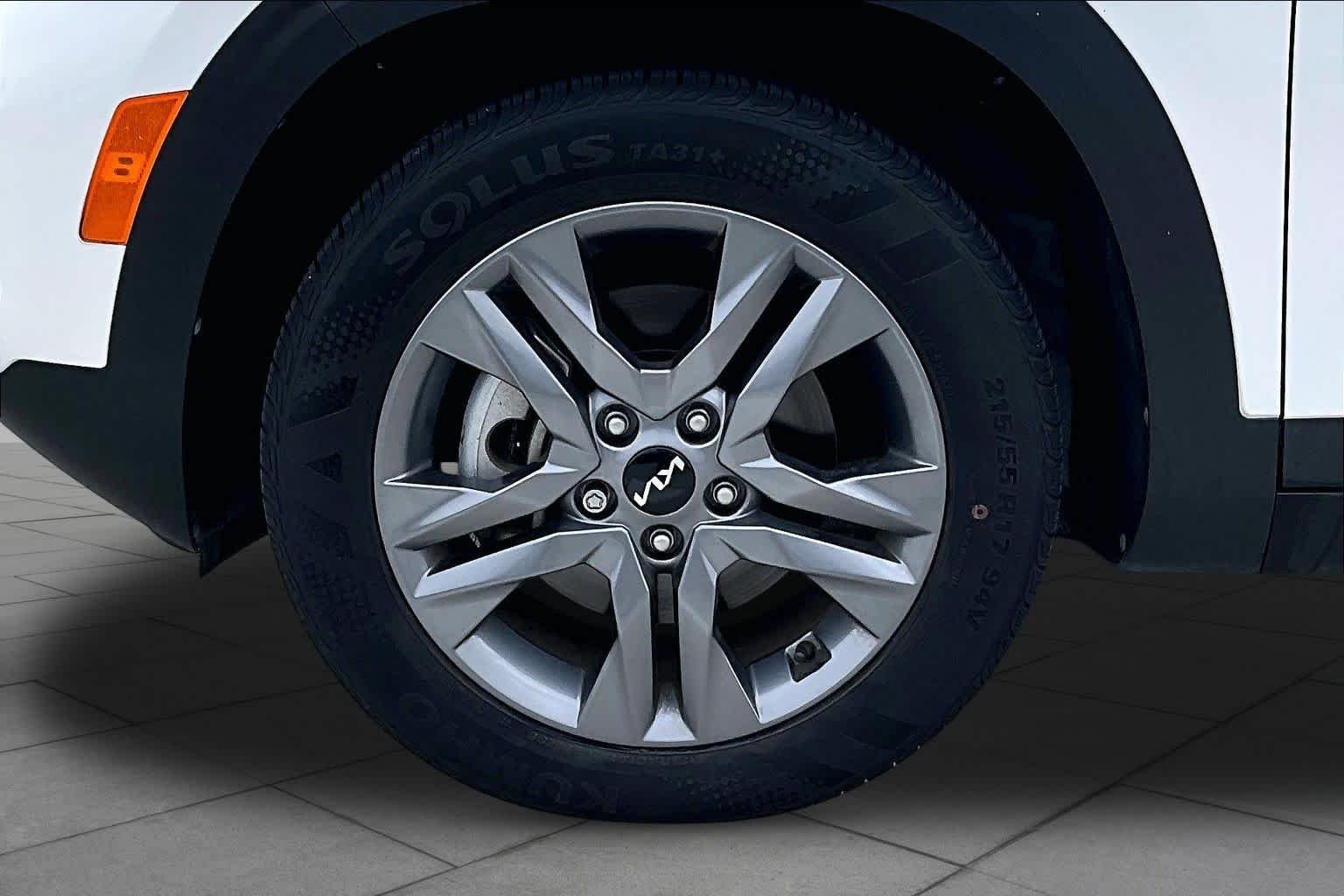 Used 2023 Snow White Pearl Kia S image 10