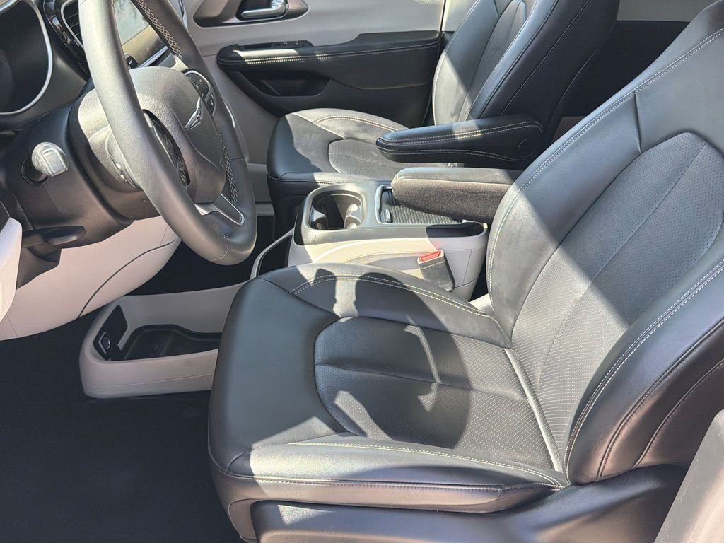 Used 2024 Silver Chrysler Touring L image 22