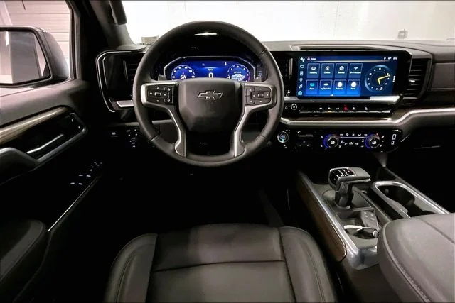 Used 2025 Black Chevrolet RST image 6