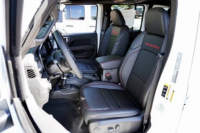 New 2026 Bright White Clear-Coat Exterior Paint Jeep Rubicon X image 21