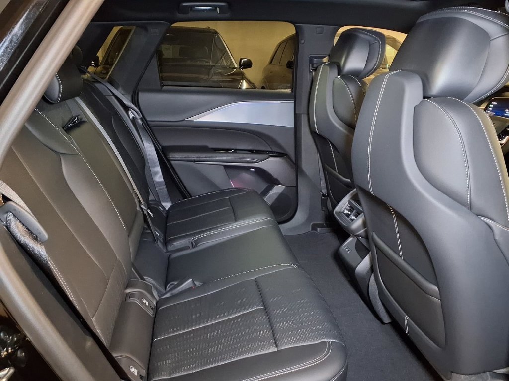 2027 Cadillac LYRIQ Sport - Photo 7