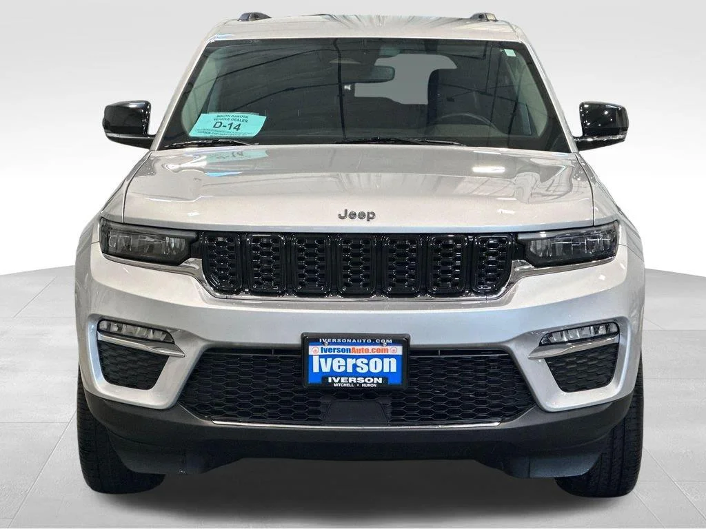 Used 2024 Silver Zynith Jeep Limited image 4