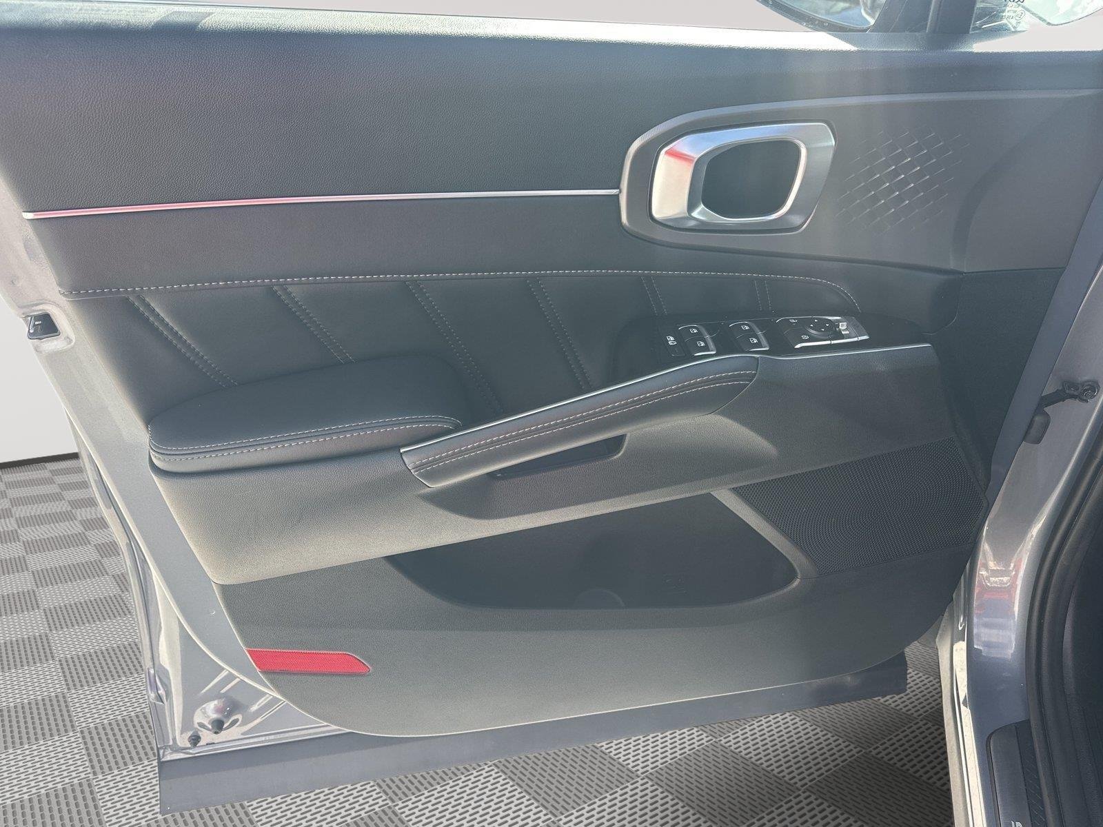 Used 2025 Everlasting Silver Kia SX image 15