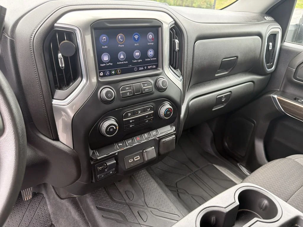 Used 2022 White Chevrolet LT image 28