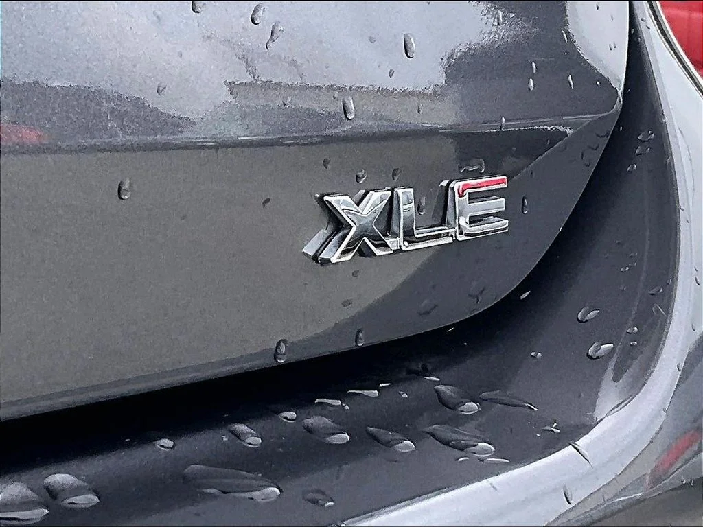 Used 2022 Gray Toyota XLE image 9
