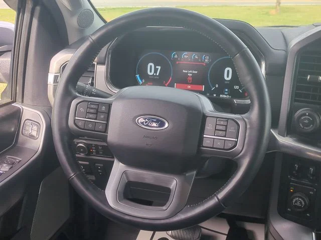 Used 2022 White Ford Lariat image 31