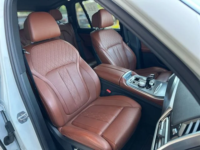 Used 2019 White BMW xDrive40i image 28