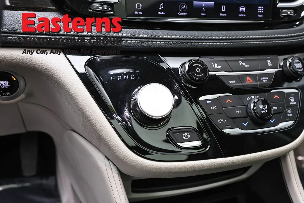 Used 2023 Black Chrysler Limited image 13