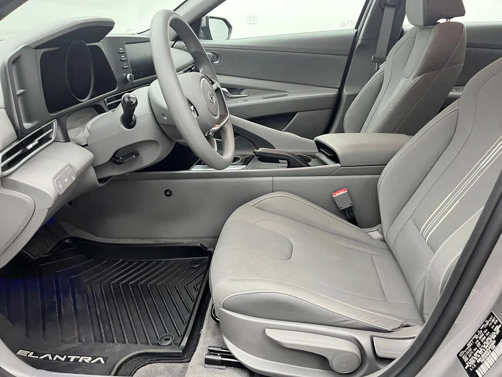 Used 2023 Silver Hyundai SEL image 18