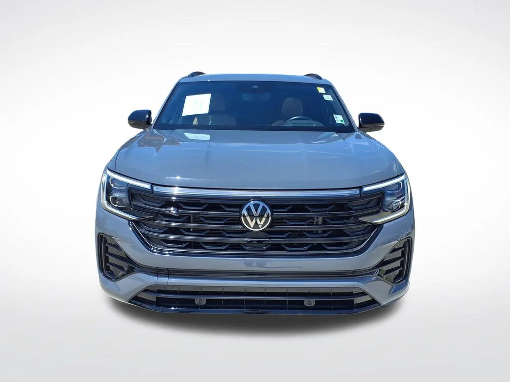 Used 2025  Volkswagen 2.0T SEL R-Line Black image 2