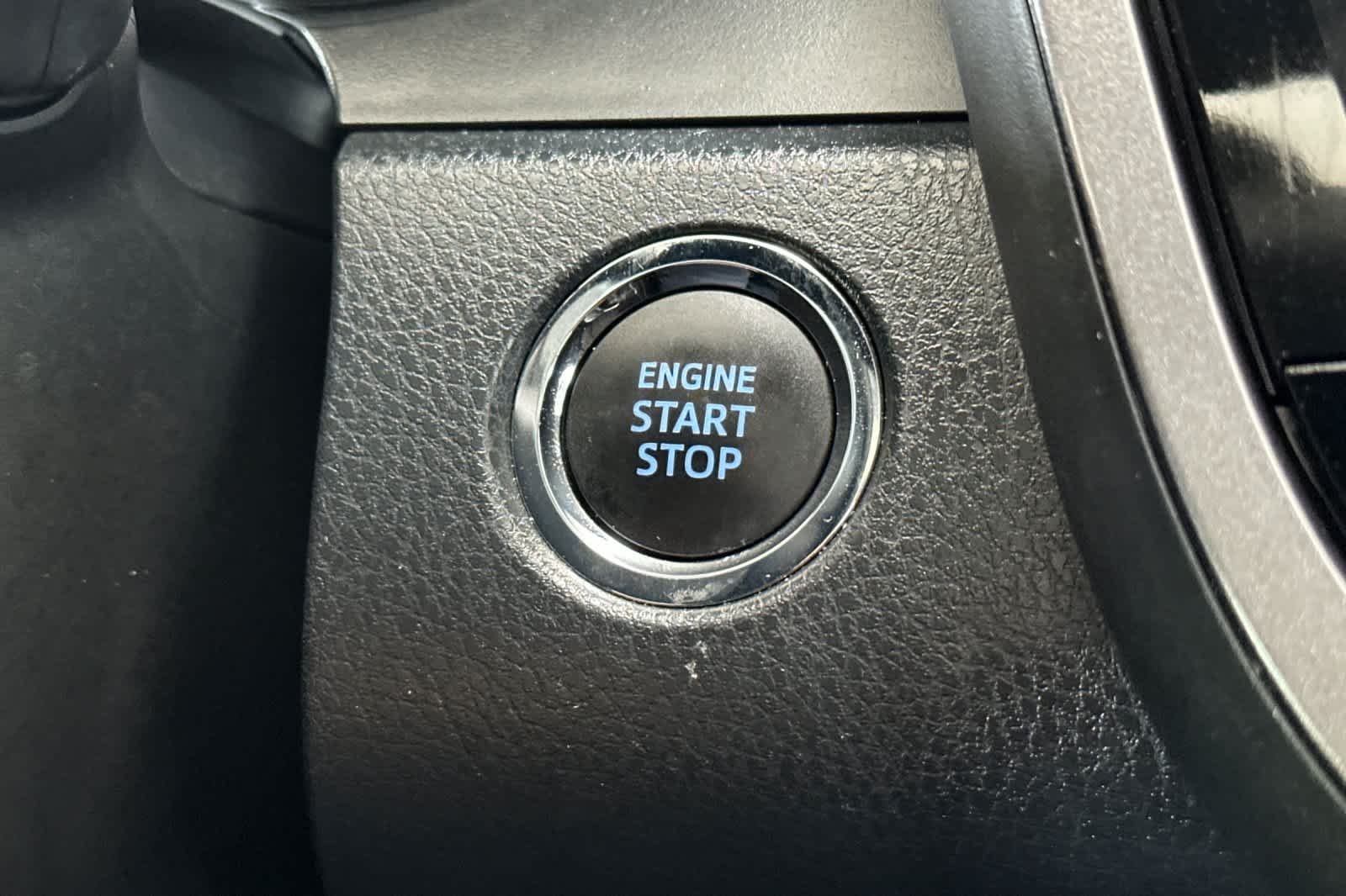 Used 2022 Wind Chill Pearl Toyota XLE image 24