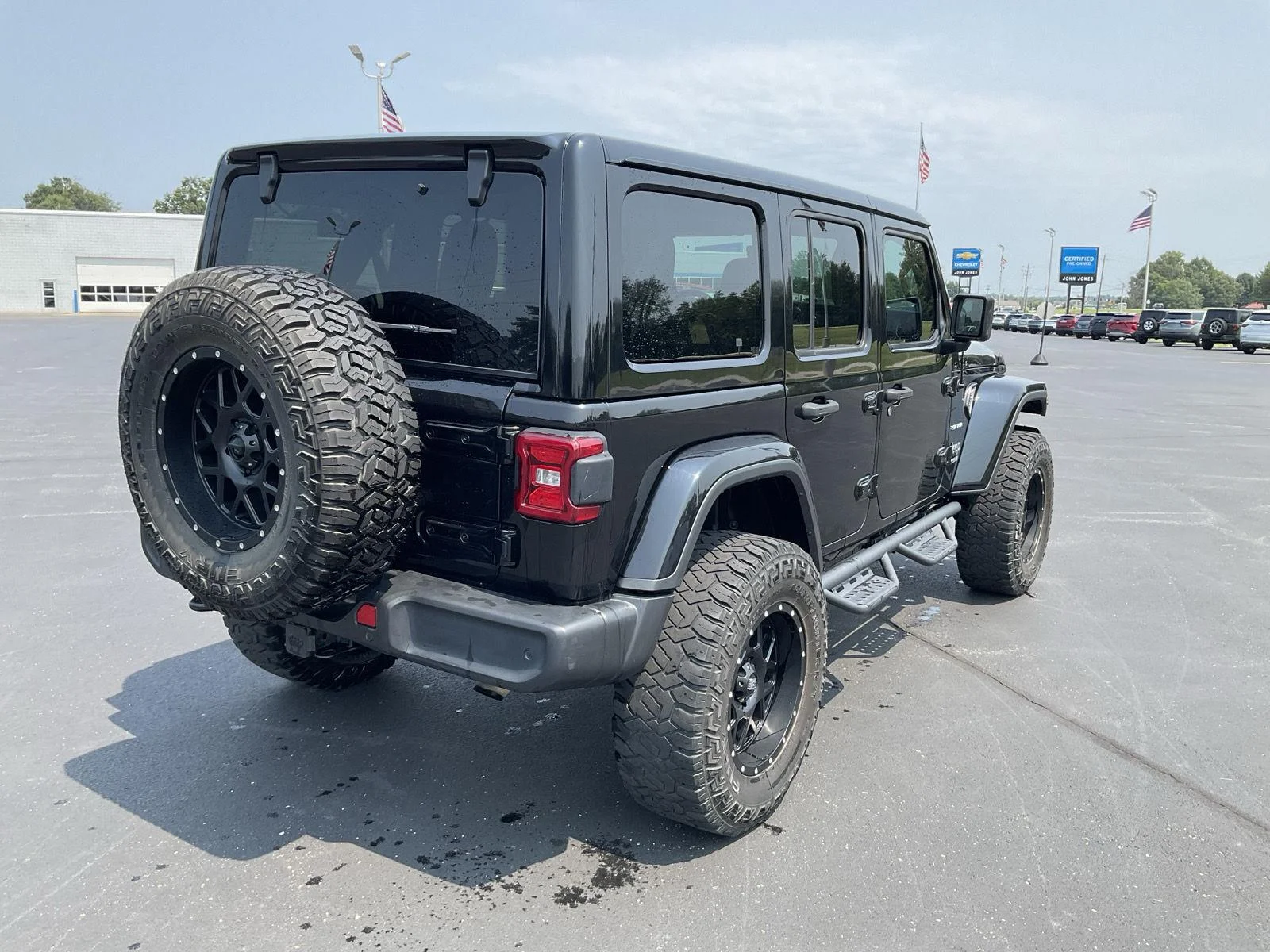 Used 2018 Black Clearcoat Jeep Sahara image 6