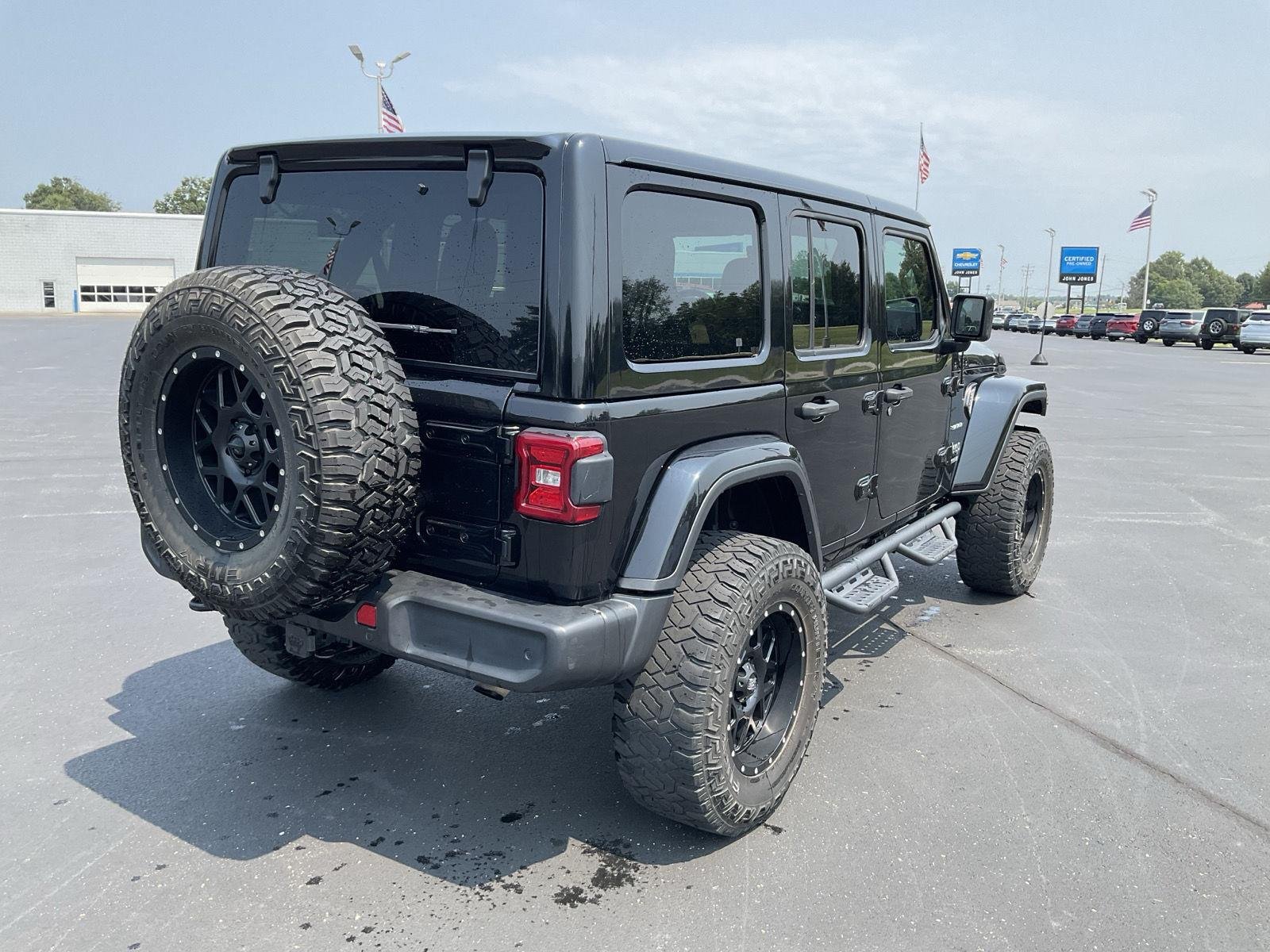 Used 2018 Black Clearcoat Jeep Sahara image 6