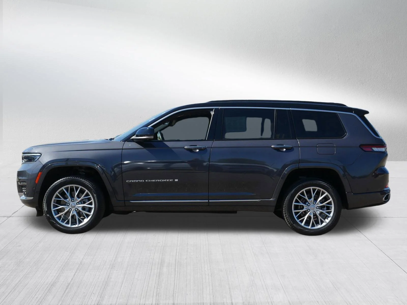 Used 2024 Baltic Gray Metallic Clearcoat Jeep Summit image 4
