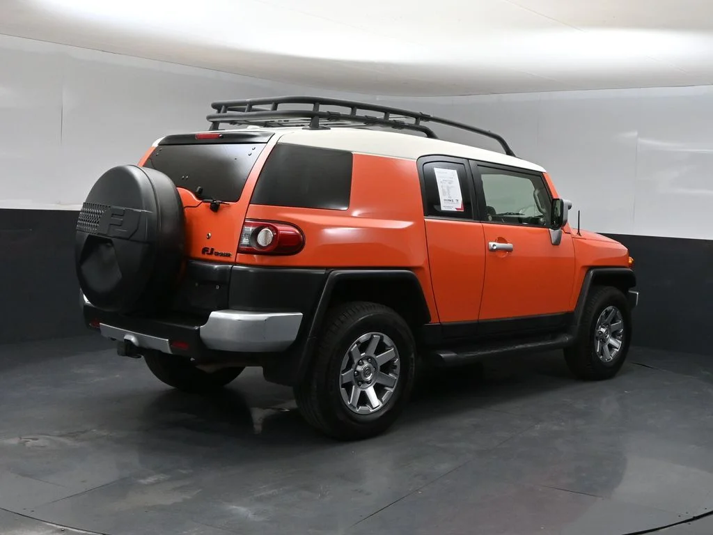 Used 2014  Toyota Base image 2
