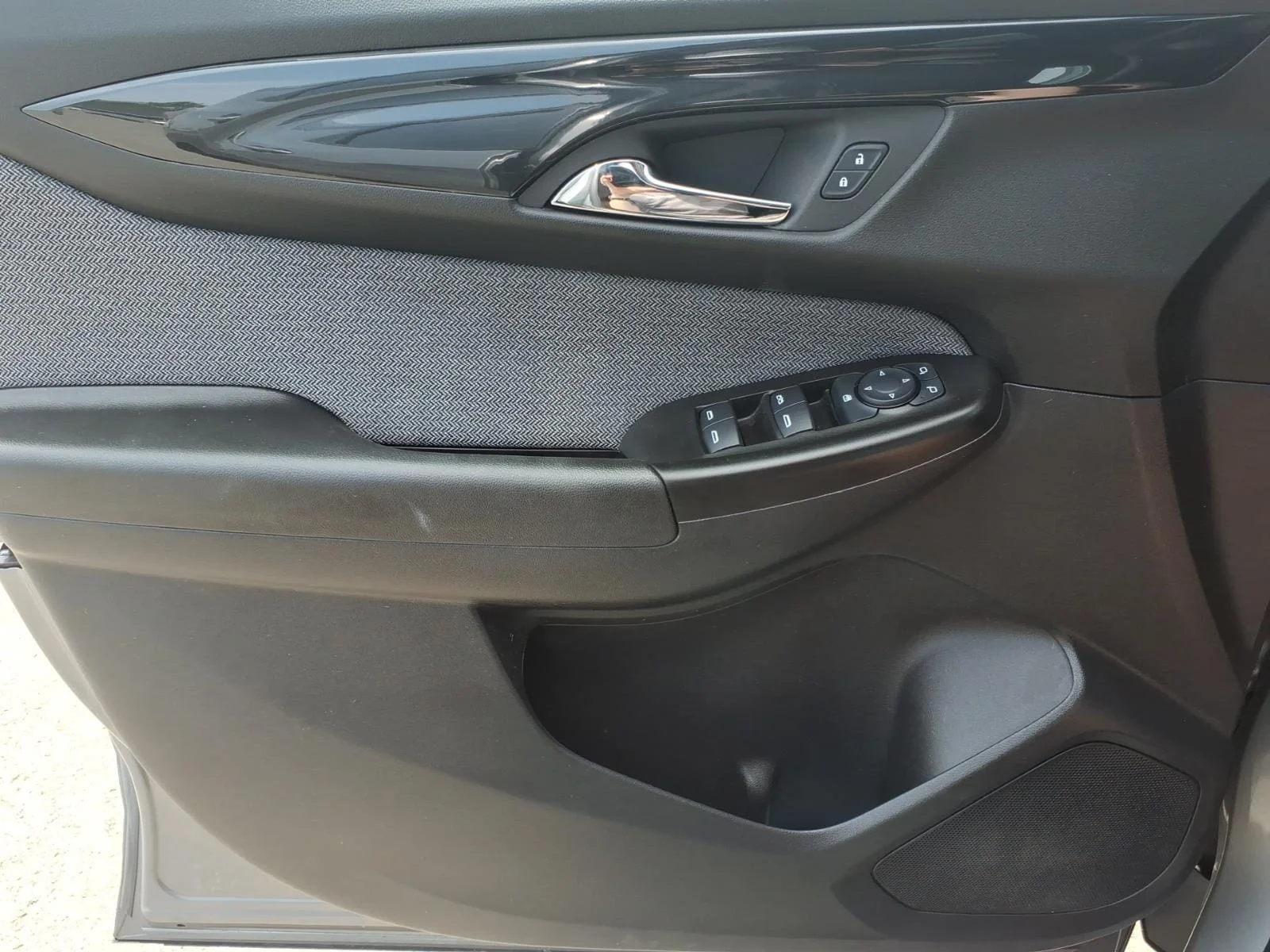 Used 2025 Sterling Gray Metallic Chevrolet LT image 24