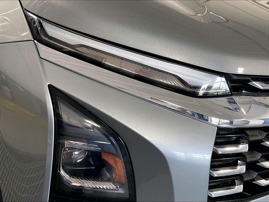 Used 2025 Sterling Gray Metallic Chevrolet LT image 31