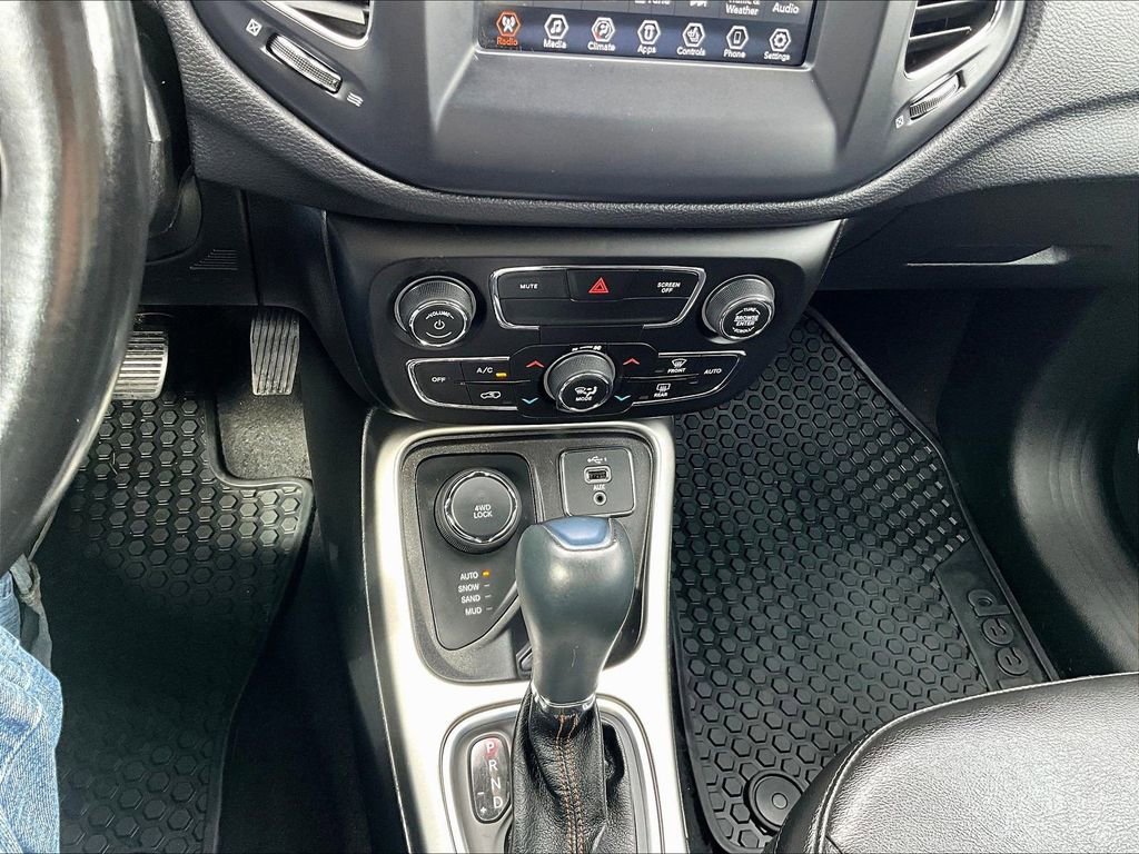 Used 2021 Blue Jeep Latitude image 27