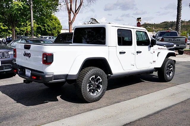 New 2026 Bright White Clear-Coat Exterior Paint Jeep Rubicon X image 10