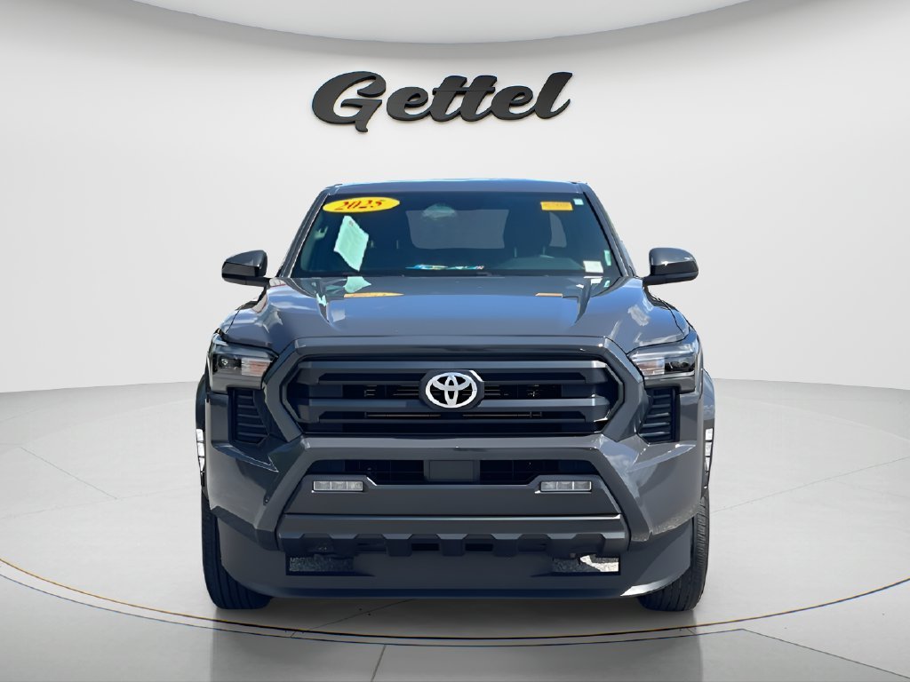 Used 2025  Toyota SR5 image 2