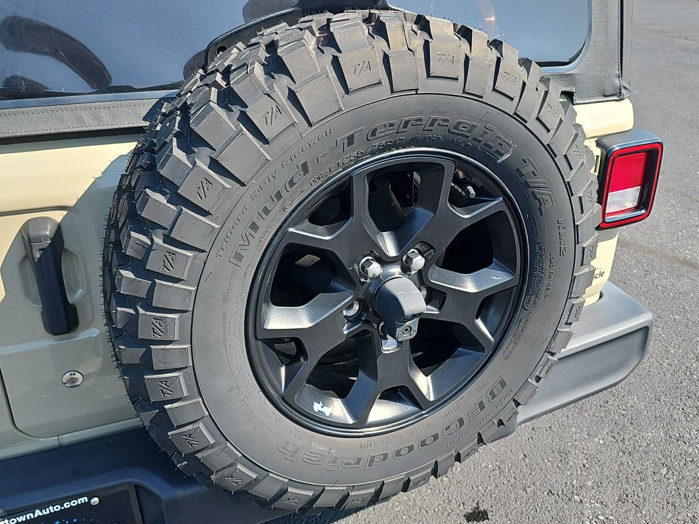 Used 2022 Limited Edition Gobi Clearcoat Jeep Unlimited Willys Sport image 27