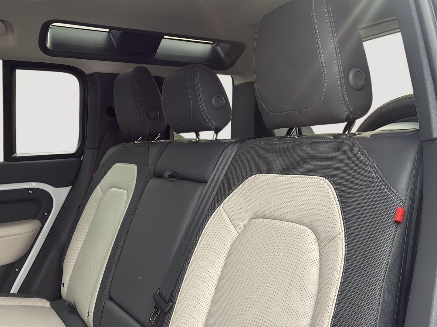 2024 Land Rover Defender X-Dynamic SE - Photo 22