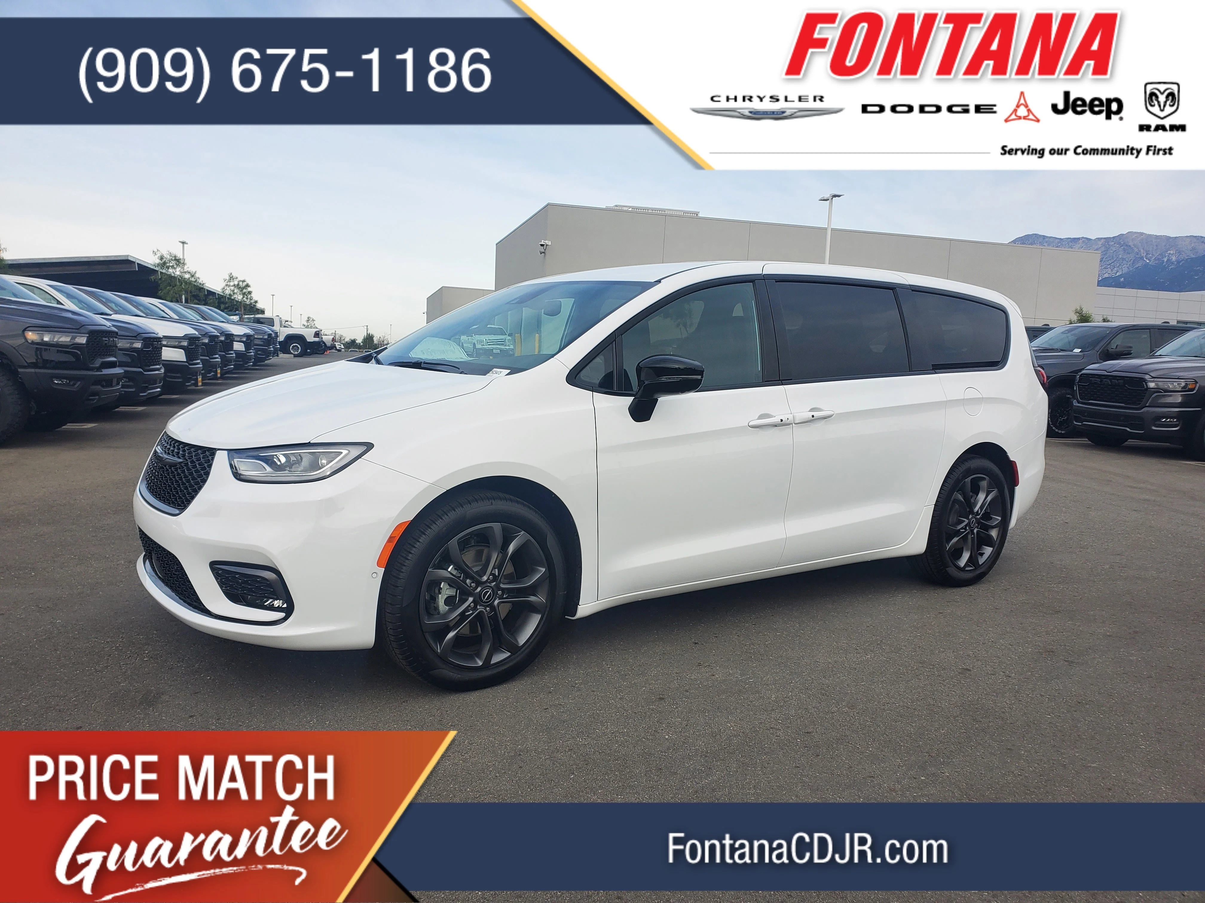 2026 Chrysler Pacifica Select's photo