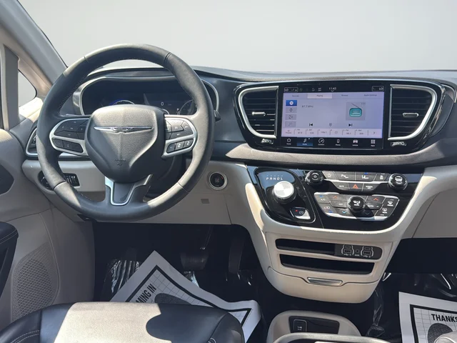 Used 2023 White Chrysler Touring L image 11